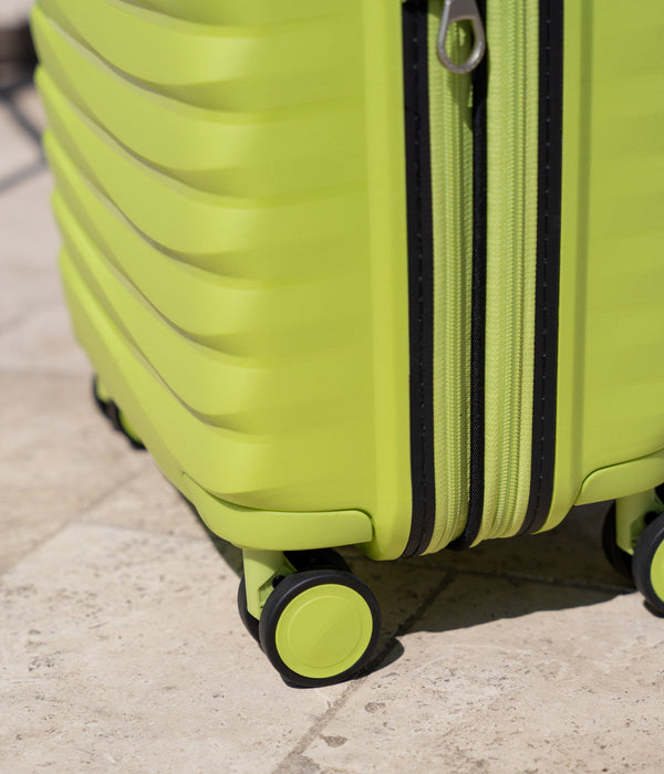 Comment changer une roue sur une valise rigide ?