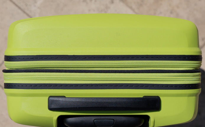 Comment changer la poignée de portage de ma valise rigide ?