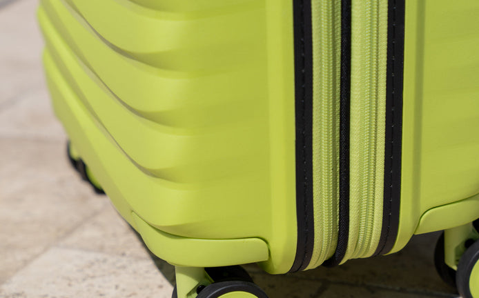 Comment changer une roue sur une valise rigide ?